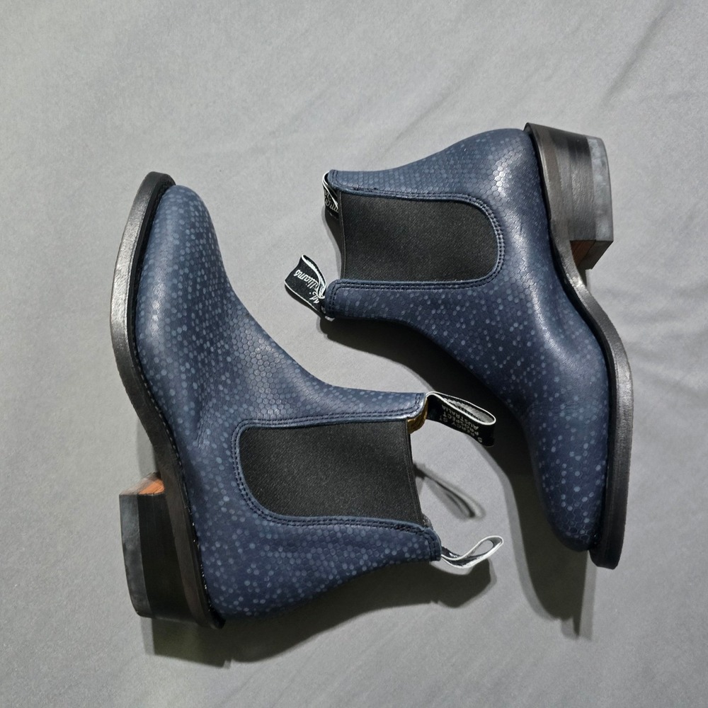RM Williams Yearling Chelsea Boots Womens 6.5D Navy Blue Textured Leather Heel
